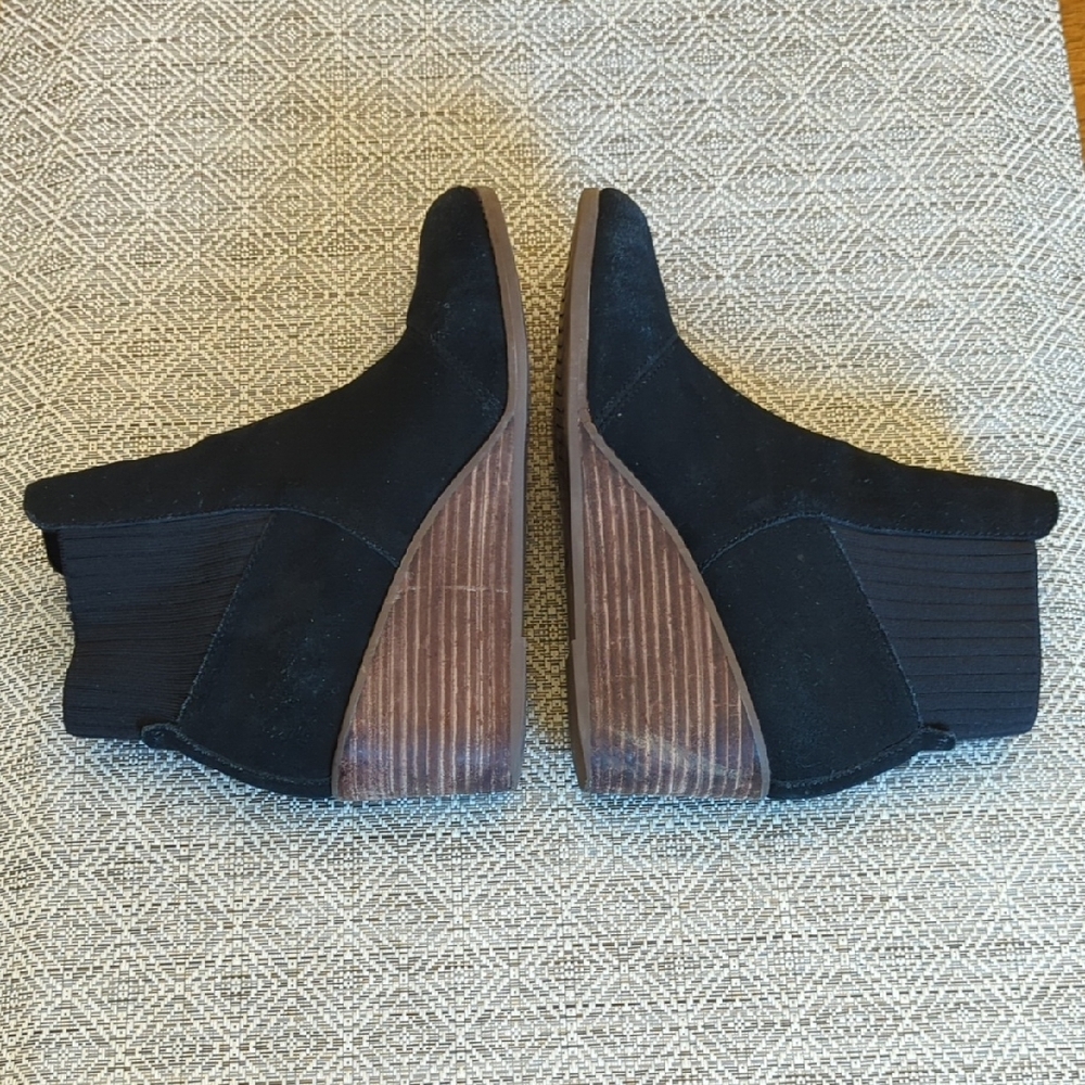Toms Sadie Black Suede Ankle Wedge Booties - Picture 5 of 9
